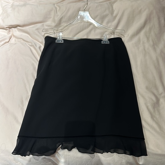 Women’s matching suit - skirt and blazer - Picture 3 of 3